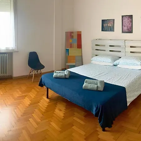 Vista Duomo Center Apartment *